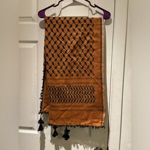 Traditional scarf Kuffiyeh from Saudi Arabia BRAND NEW